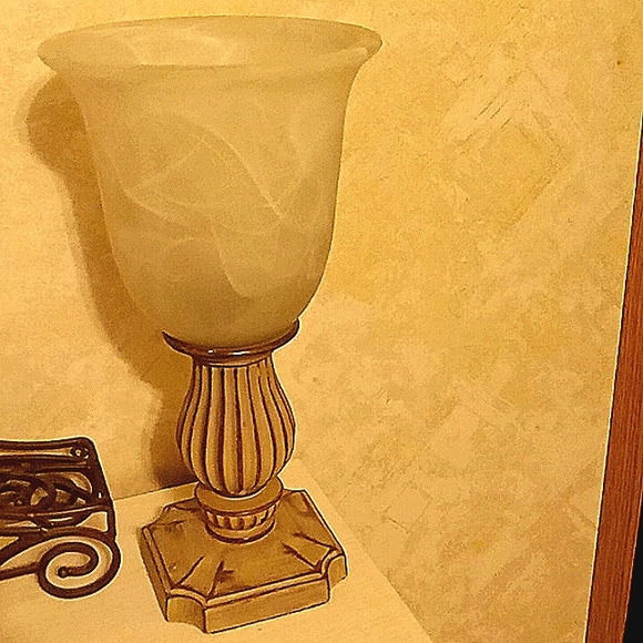 Light fixture( night stand ) - Picture 1 of 3